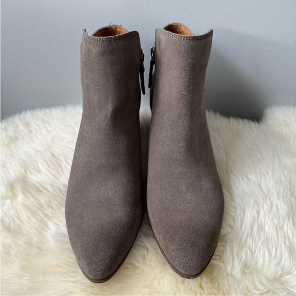 Frye Judith Taupe Double Zip Suede Ankle Booties Size 10 - Picture 4 of 13